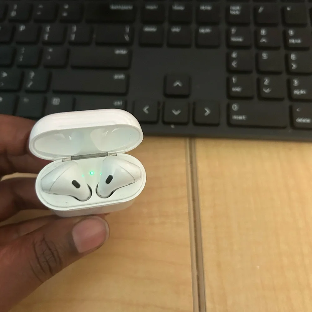 Apple Airpods Wireless Earbuds Charging Case Second Generation